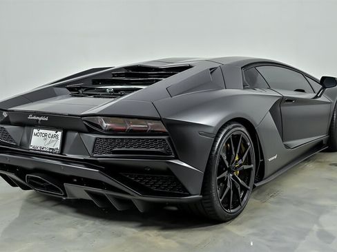 Used 2018 Lamborghini Aventador S AWD/4WD image 12