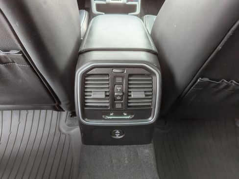 Used 2023 Porsche Macan image 38