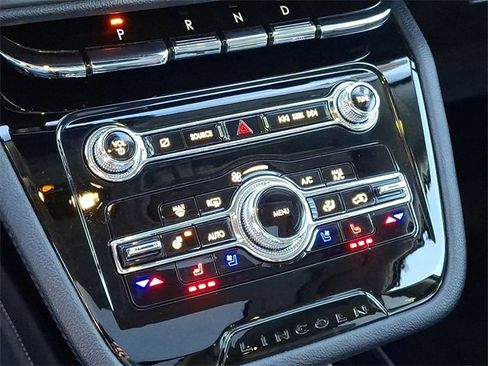 Used 2022 Lincoln Corsair AWD w/ Premium Package image 19