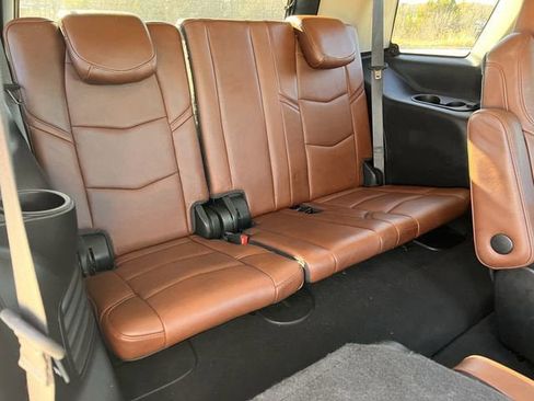 Used 2018 Cadillac Escalade Premium Luxury image 32