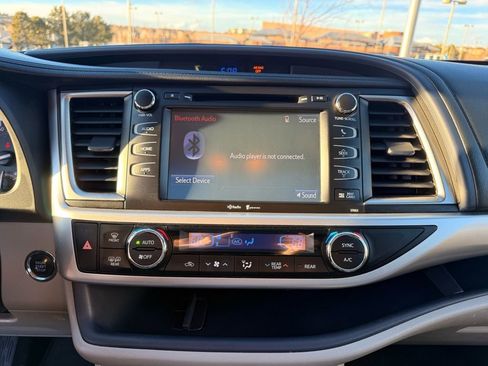 Used 2015 Toyota Highlander XLE image 16