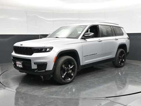 Used 2024 Jeep Grand Cherokee L Limited w/ Black Appearance Package AWD/4WD image 3