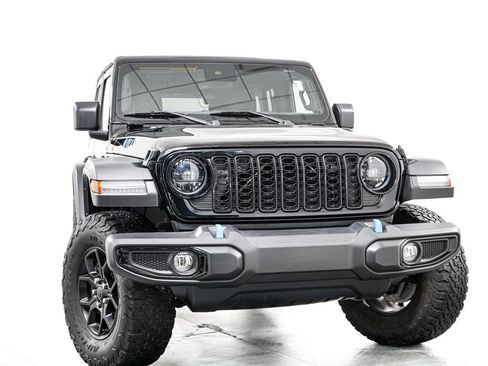 Used 2024 Jeep Wrangler Unlimited AWD/4WD image 3