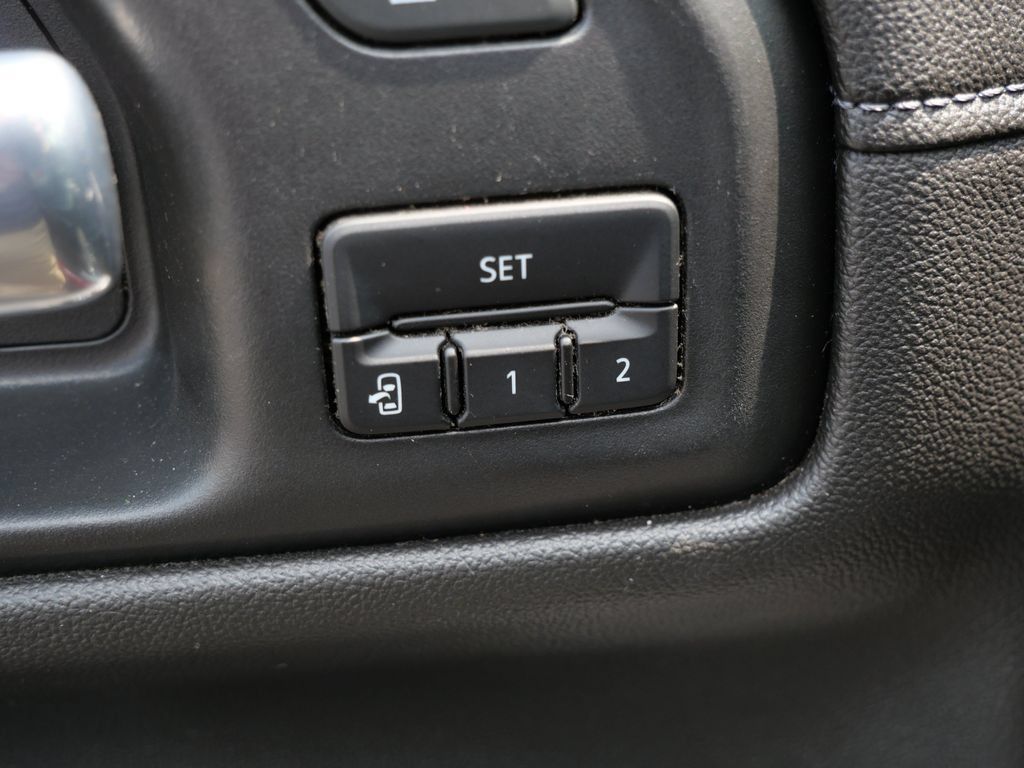Used 2020 Chevrolet Silverado 1500 LTZ AWD/4WD image 19