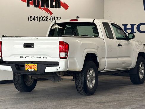 Used 2016 Toyota Tacoma SR image 3