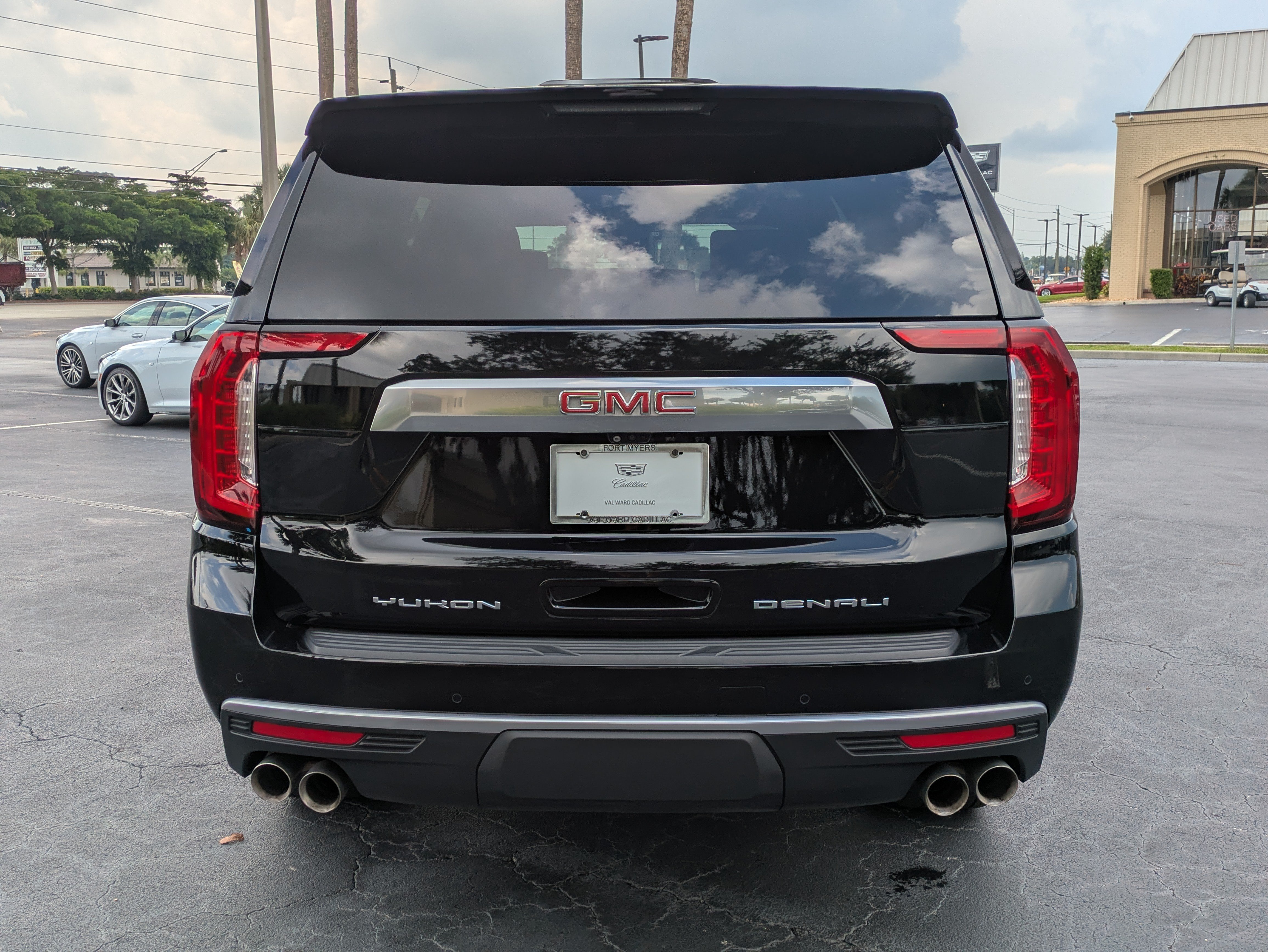 Used 2023 GMC Yukon Denali w/ Denali Reserve Package AWD/4WD image 5