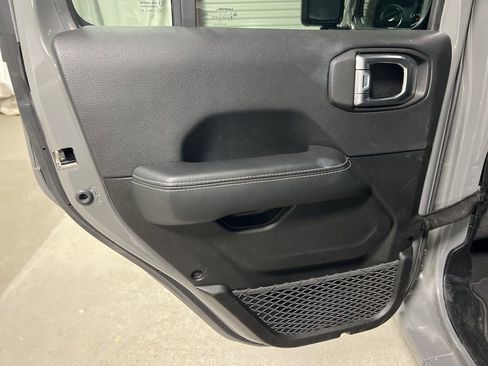 Used 2023 Jeep Wrangler Unlimited Sahara image 18