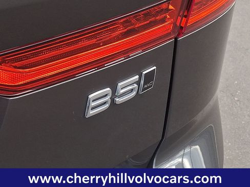 Certified 2022 Volvo XC60 B5 Momentum w/ Advanced Package image 31