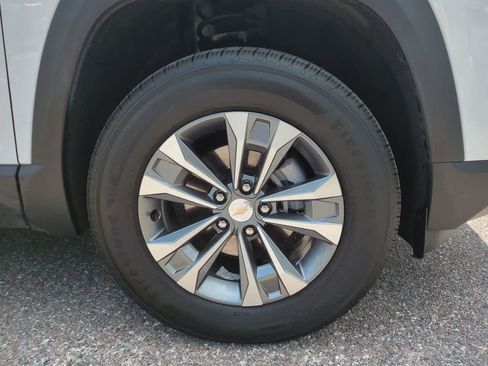 Used 2026 Chevrolet Equinox LT FWD image 11