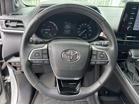 Used 2023 Toyota Sienna XLE Woodland Edition AWD/4WD image 23