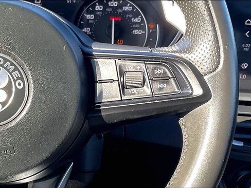Used 2022 Alfa Romeo Giulia Veloce image 17