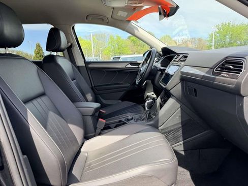 Used 2024 Volkswagen Tiguan SE image 10