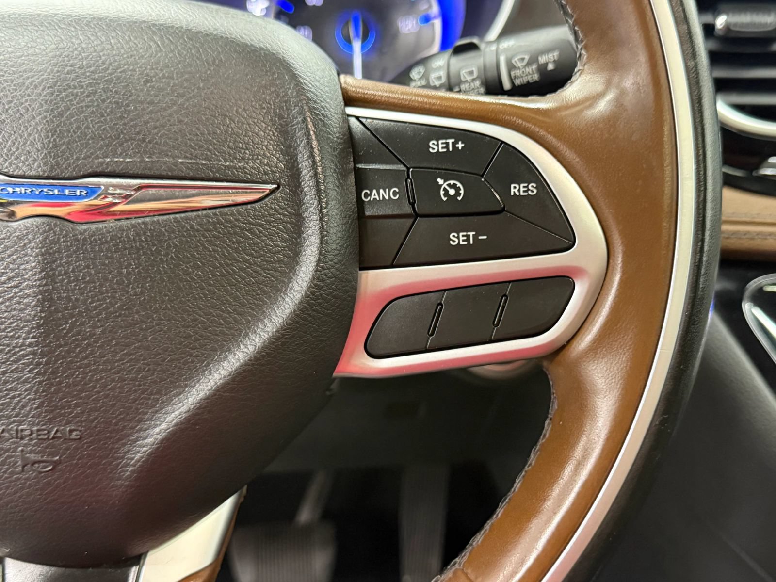 Used 2017 Chrysler Pacifica Limited FWD image 28