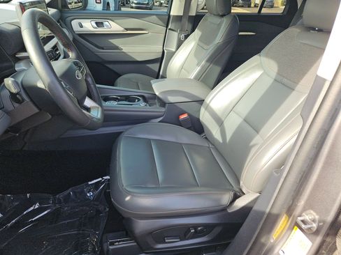 Used 2025 Ford Explorer Active w/ Active Comfort Package image 17