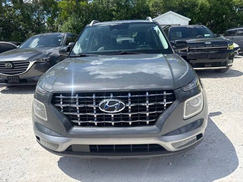 Used 2023 Hyundai Venue Limited FWD image 2