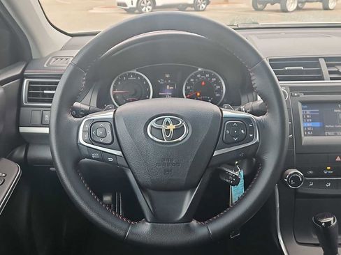Used 2015 Toyota Camry SE image 11