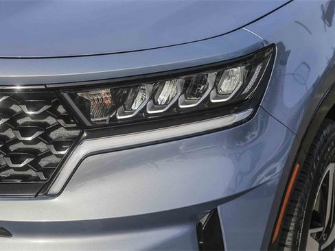 Certified 2023 Kia Sorento S w/ Panoramic Sunroof Package image 6