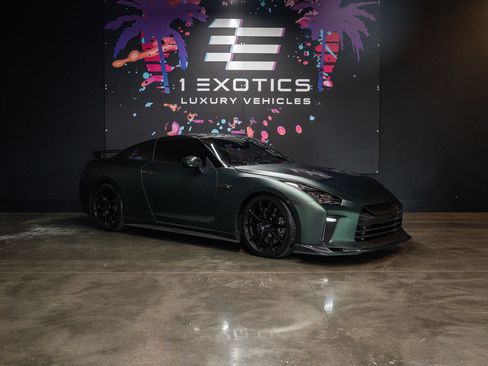 Used 2014 Nissan GT-R Premium AWD/4WD image 5