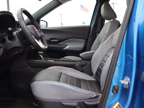 Used 2023 Nissan Kicks SR w/ SR Premium Package image 9