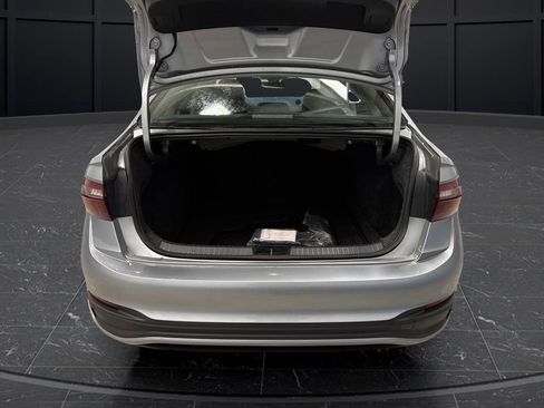 Used 2025 Volkswagen Jetta SE w/ Sunroof Package image 15