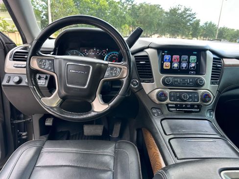 Used 2019 GMC Yukon XL Denali w/ Denali Ultimate Package AWD/4WD image 12