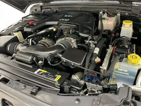 Used 2021 Jeep Gladiator Willys image 39