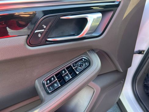 Used 2018 Porsche Macan image 13