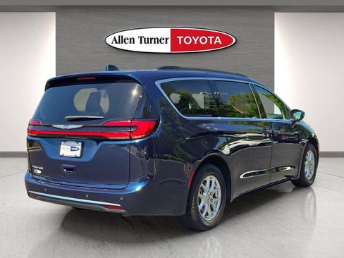 Used 2022 Chrysler Pacifica Touring-L FWD image 6