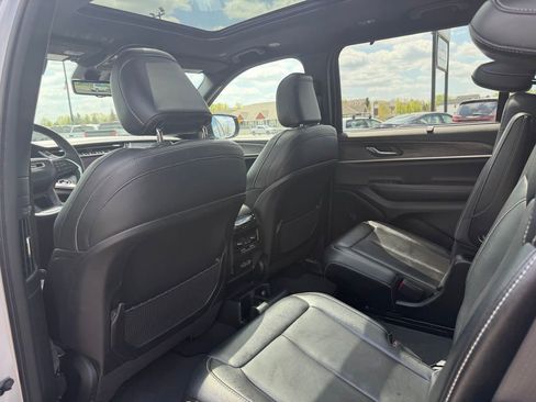 Used 2024 Jeep Grand Cherokee L Limited w/ Luxury Tech Group II AWD/4WD image 24