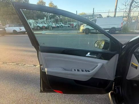 Used 2017 Hyundai Sonata Limited w/ Tech Package 03 image 18