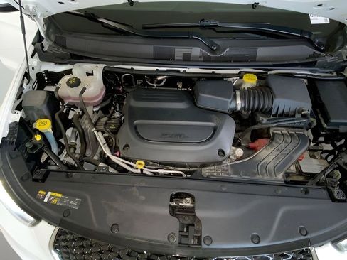 Used 2023 Chrysler Pacifica Touring-L AWD/4WD image 19