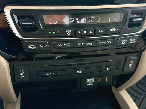 Used 2016 Honda Pilot Touring image 33