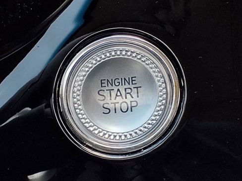 Used 2025 Genesis G70 2.5T image 23