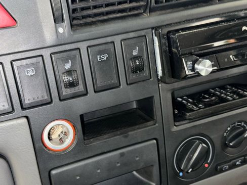 Used 2002 Volkswagen Eurovan MV image 36