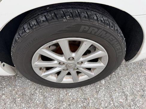 Used 2011 Toyota Camry XLE w/ XLE Extra-Value Pkg #1 FWD image 10