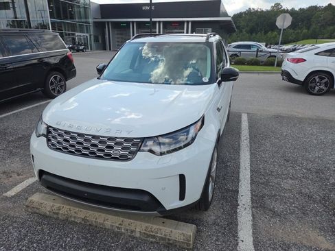 Used 2024 Land Rover Discovery S AWD/4WD image 9