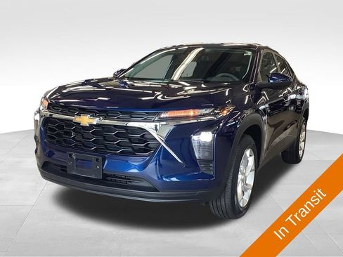Used 2024 Chevrolet Trax LS w/ LS Convenience Package FWD image 1