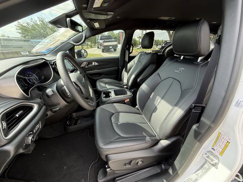 New 2026 Chrysler Pacifica Select w/ S Appearance Package FWD image 18