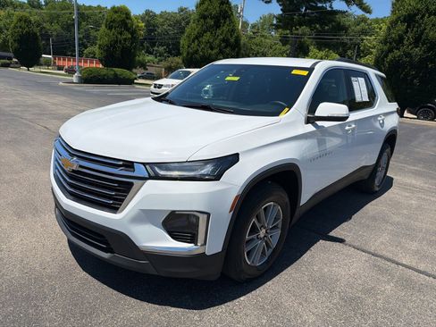 Used 2023 Chevrolet Traverse LT FWD image 9