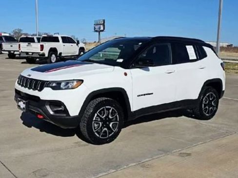 Used 2024 Jeep Compass Trailhawk AWD/4WD image 4