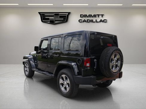 Used 2017 Jeep Wrangler Unlimited Sahara w/ Connectivity Group AWD/4WD image 6