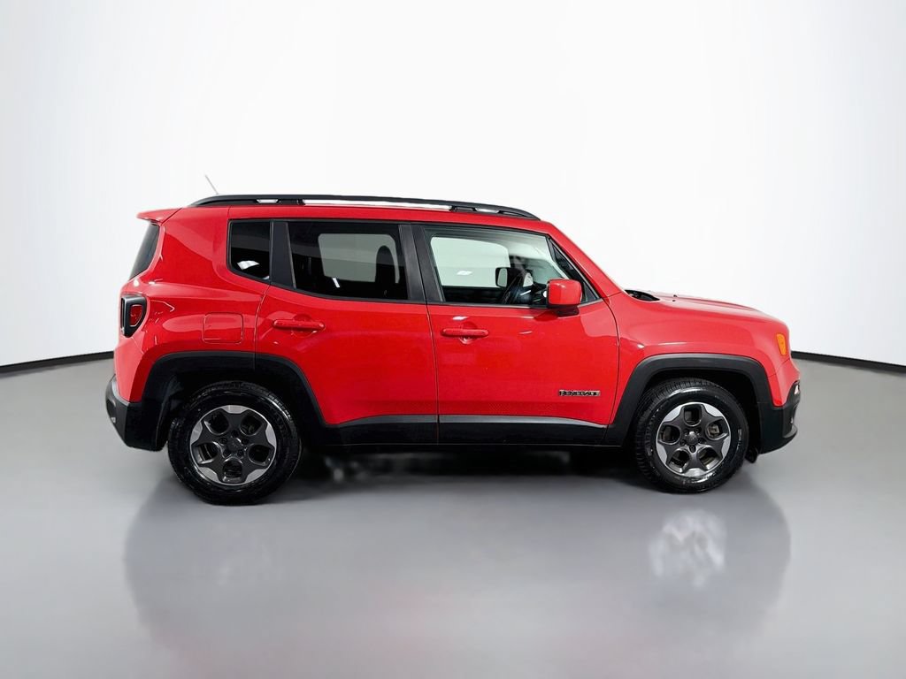 Used 2015 Jeep Renegade Latitude w/ Cold Weather Group II FWD image 8