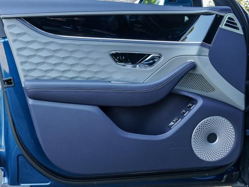 New 2025 Bentley Flying Spur Plug-In Hybrid AWD/4WD image 28