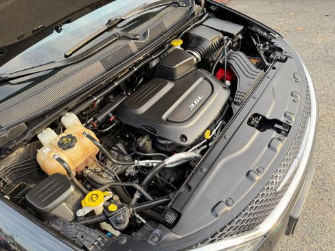 Used 2018 Chrysler Pacifica Touring-L image 70