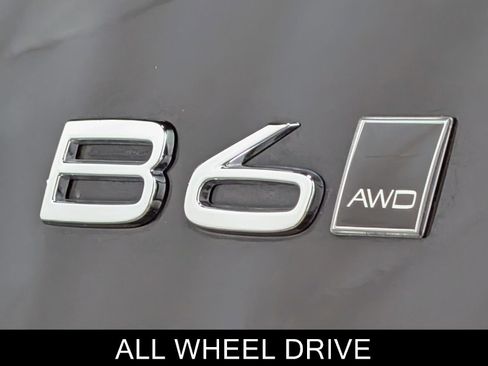 Used 2025 Volvo XC90 B6 Plus image 11