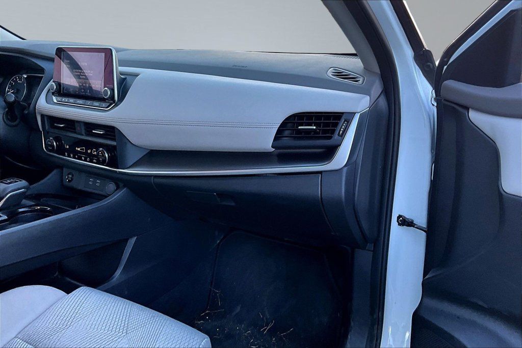 Used 2025 Nissan Rogue SV AWD/4WD image 27