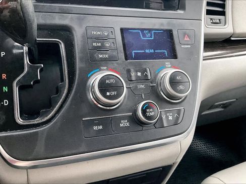 Used 2017 Toyota Sienna XLE w/ XLE Navigation Package image 33