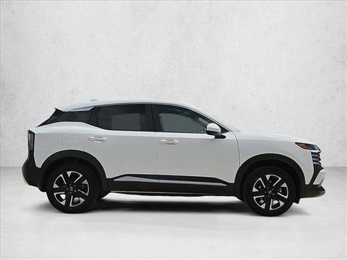 Used 2025 Nissan Kicks SV AWD/4WD image 4