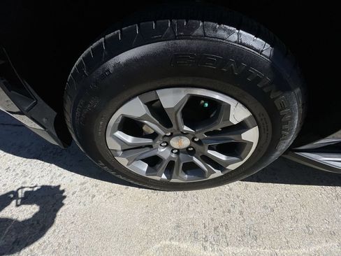 Used 2025 Chevrolet Suburban LS image 33