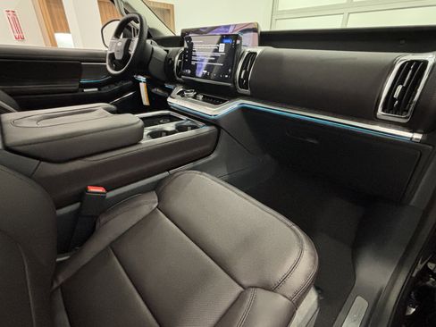 New 2026 Ford Expedition Max Platinum image 29